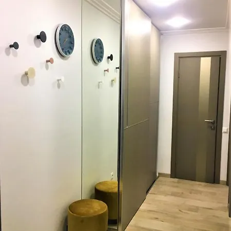 Світло Цілодобово Сучасні Апартаменти Біля Парку Топільче Ternopil Exterior foto