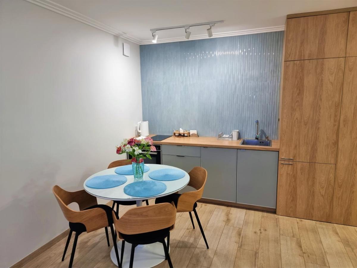 світло цілодобово сучасні біля парку топільче Apartment Ternopil