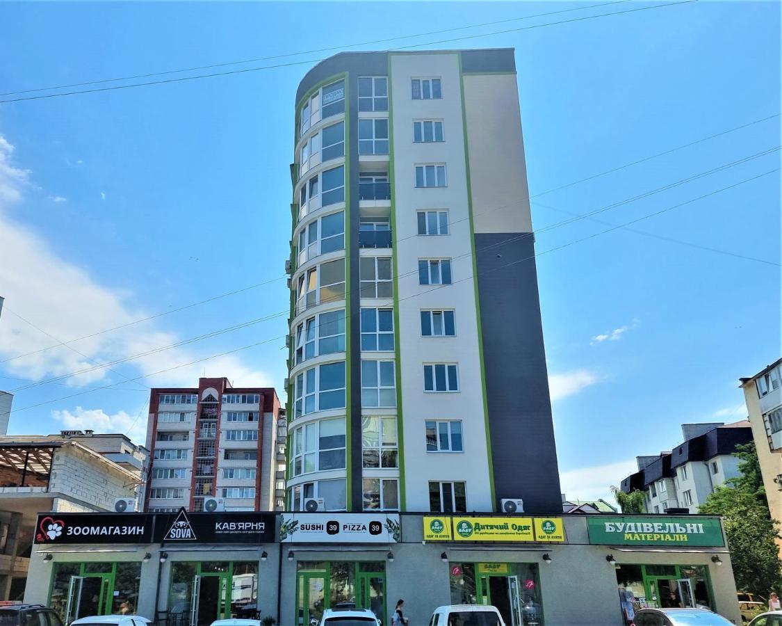 світло цілодобово сучасні біля парку топільче Apartment Ternopil